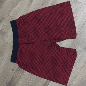 Lululemon Men's RARE Core Short Grid Red size M